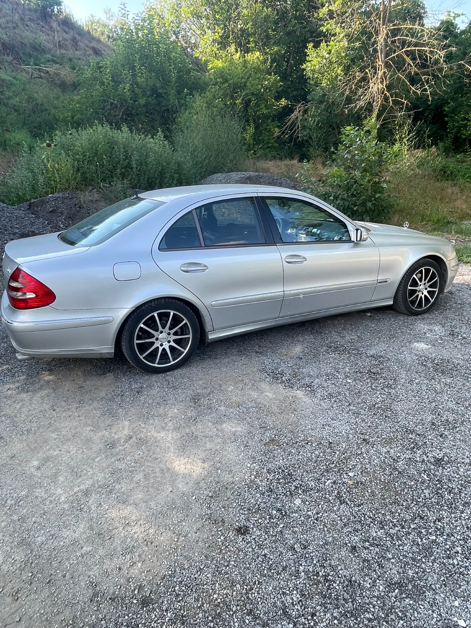 Mercedes-Benz E 220, снимка 2 - Автомобили и джипове - 55327850