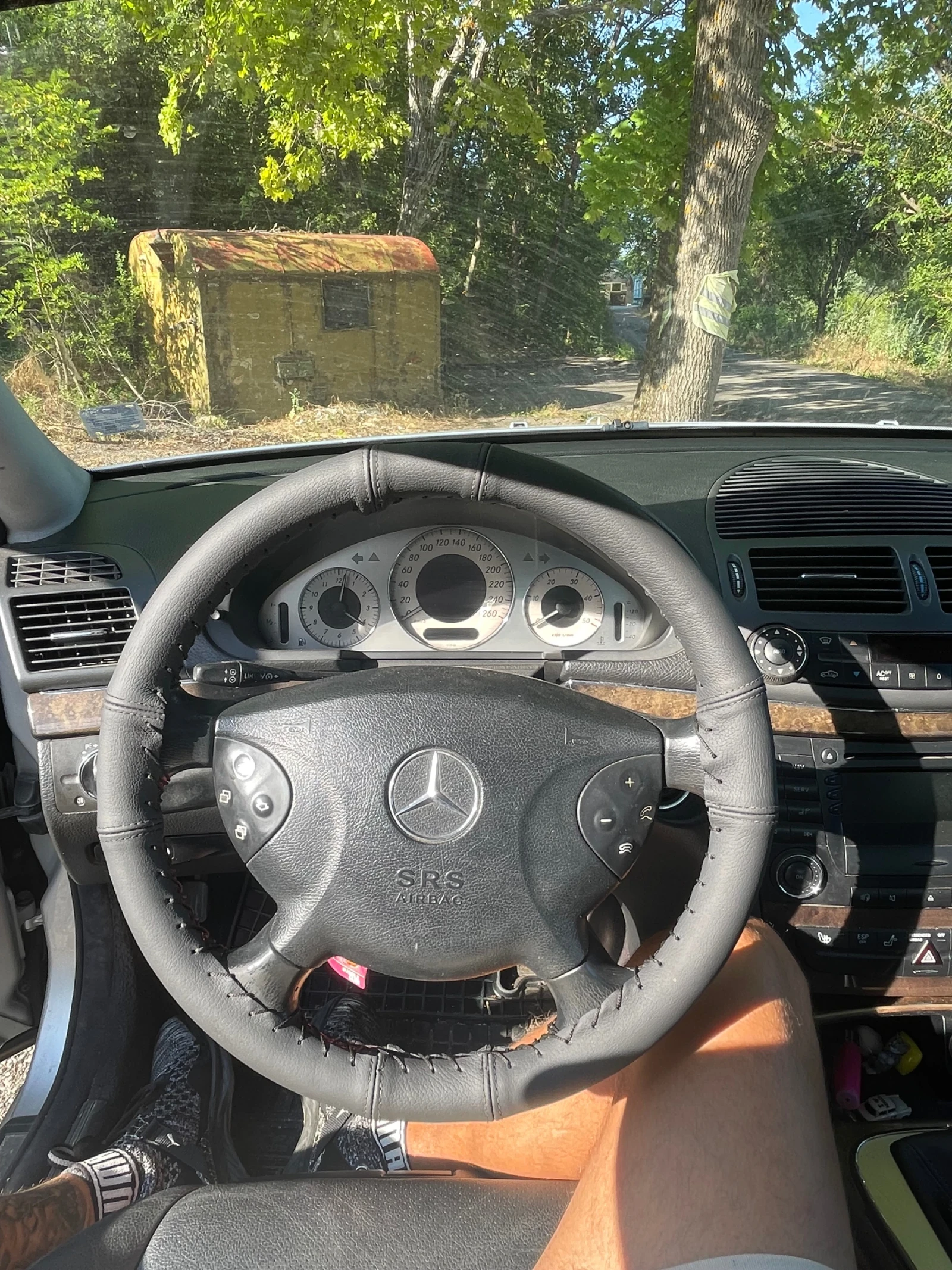 Mercedes-Benz E 220, снимка 5 - Автомобили и джипове - 55327850