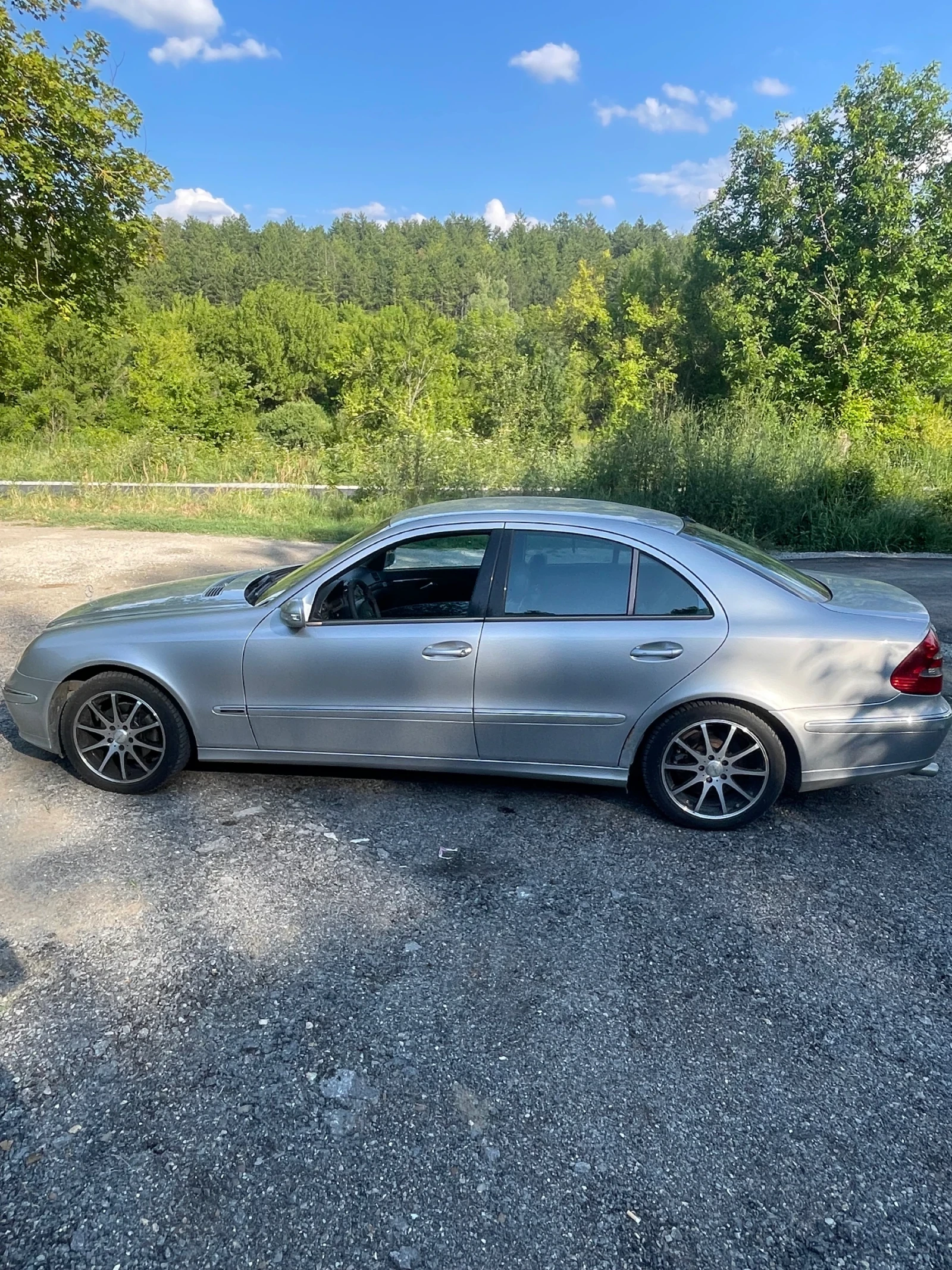 Mercedes-Benz E 220, снимка 4 - Автомобили и джипове - 55327850