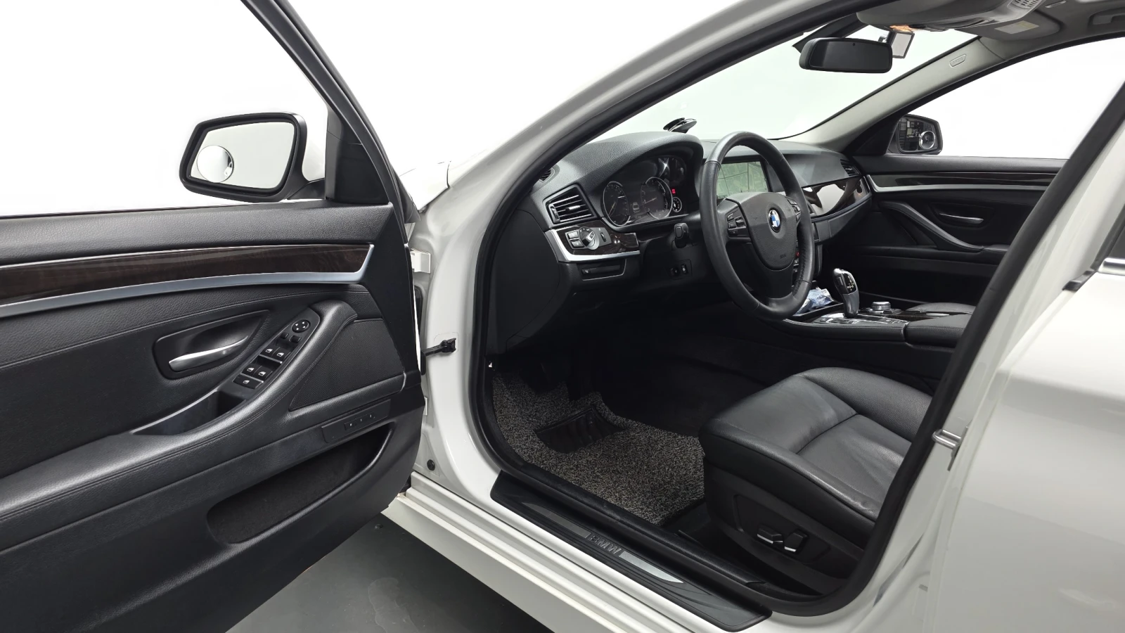 BMW 528 i, снимка 7 - Автомобили и джипове - 55405712