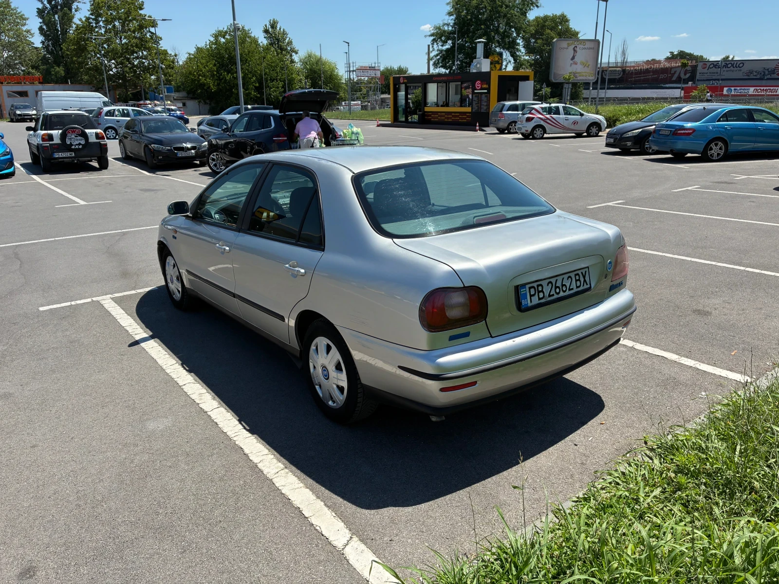 Fiat Marea 1.6i БЕНЗИН 4ВРАТИ КЛИМА РЕГИСТРИРАН И ОБСЛУЖЕН, снимка 3 - Автомобили и джипове - 55435513