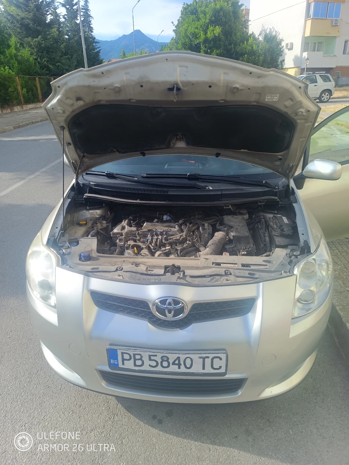 Toyota Auris 1.6, снимка 2 - Автомобили и джипове - 55457540