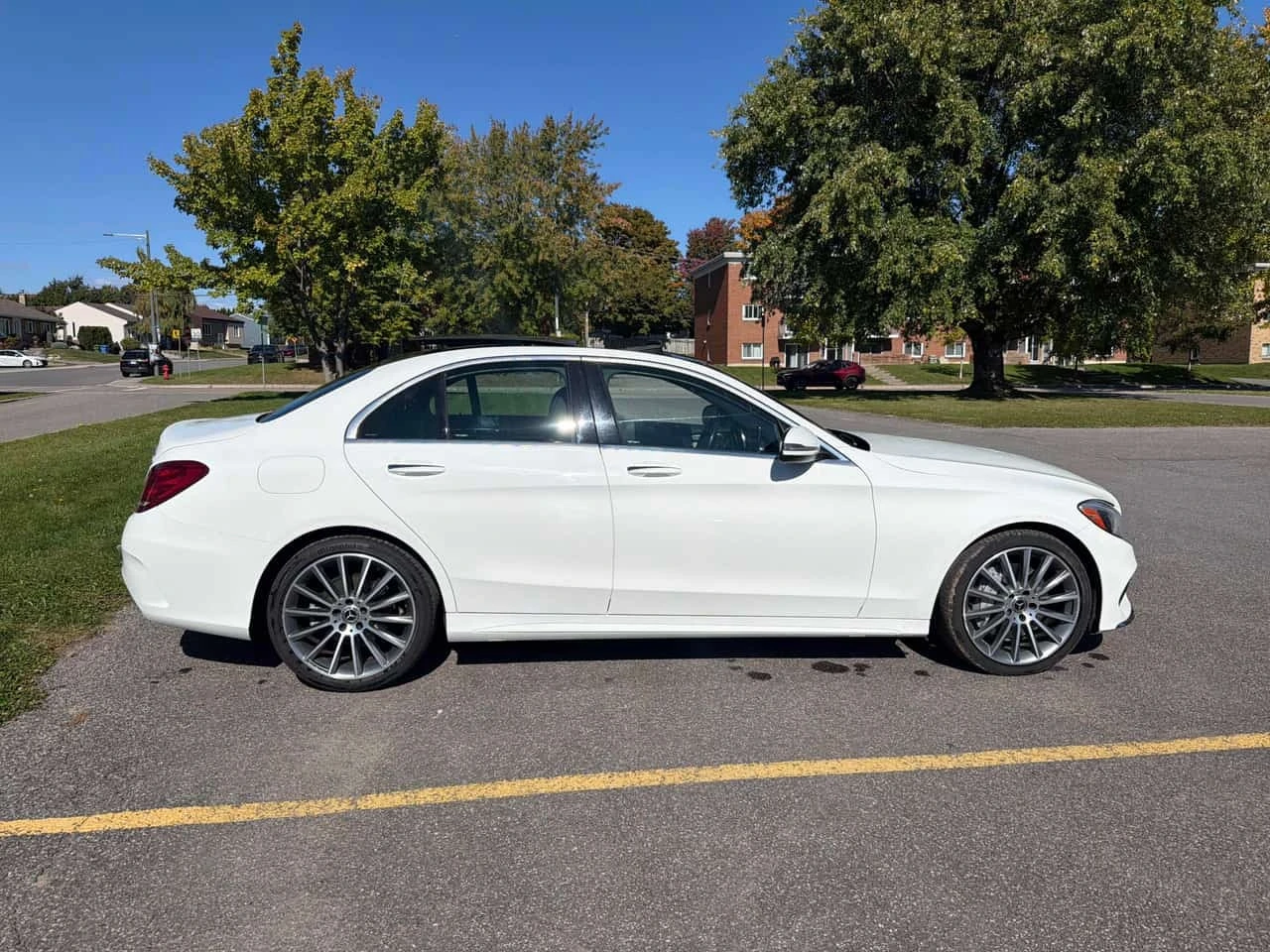 Mercedes-Benz C 300 * 4MATIC Sedan* АВТОКРЕДИТ БЕЗ ПЪРВОНАЧАЛНА ВНОСКА, снимка 3 - Автомобили и джипове - 56230189