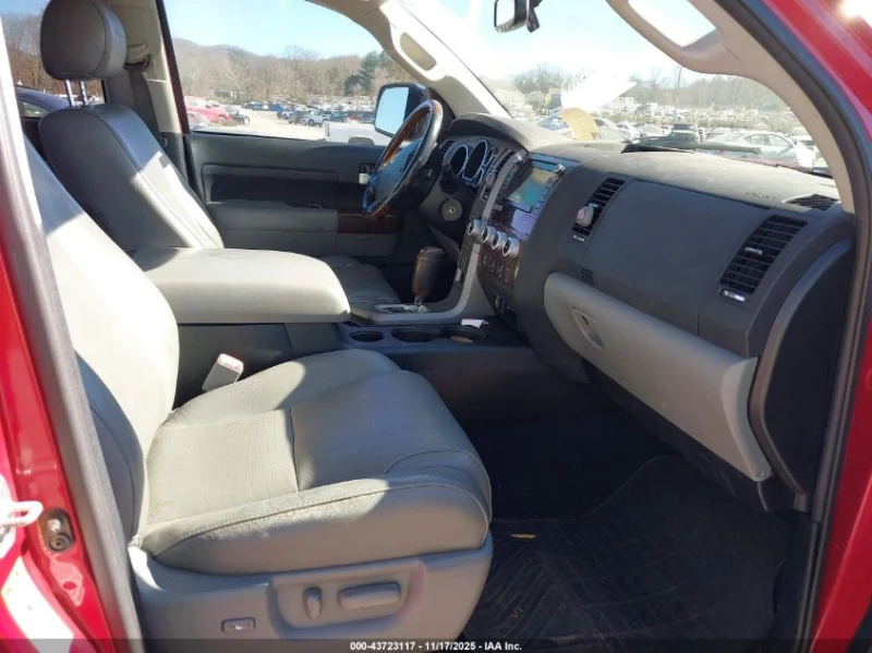 Toyota Tundra 5.7L V-8 DOHC, VVT, 381HP 4X4 Drive, снимка 10 - Автомобили и джипове - 52836368