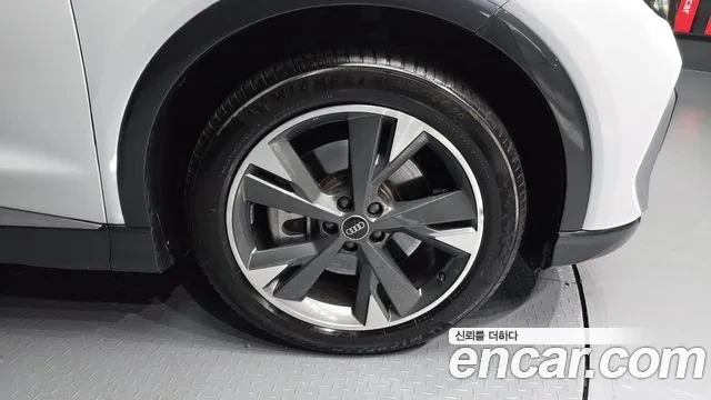 Audi Q4 e-tron  40 Premium, снимка 14 - Автомобили и джипове - 54070418