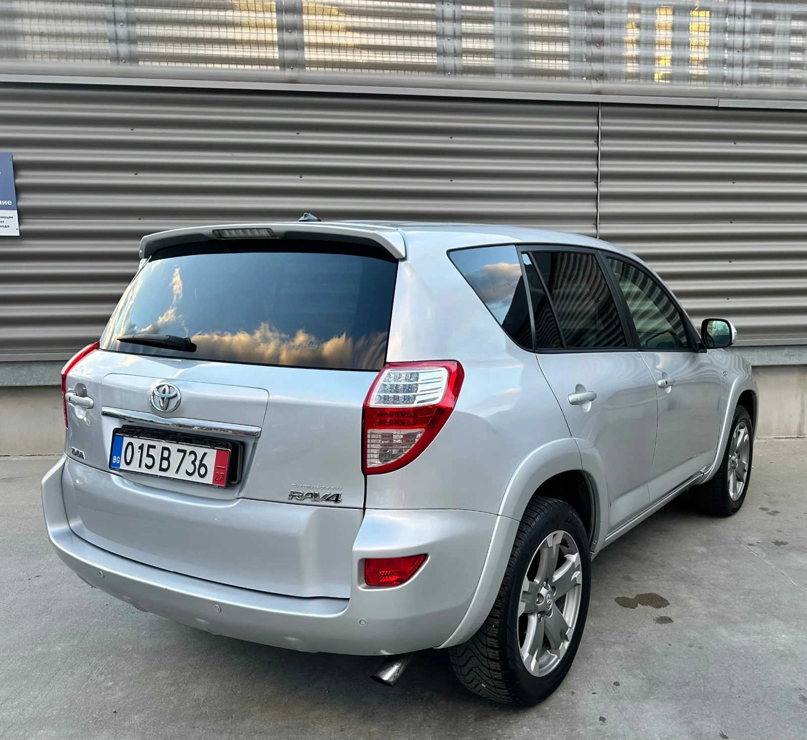 Toyota Rav4 2.2//4х4//Automatic, снимка 5 - Автомобили и джипове - 54296807