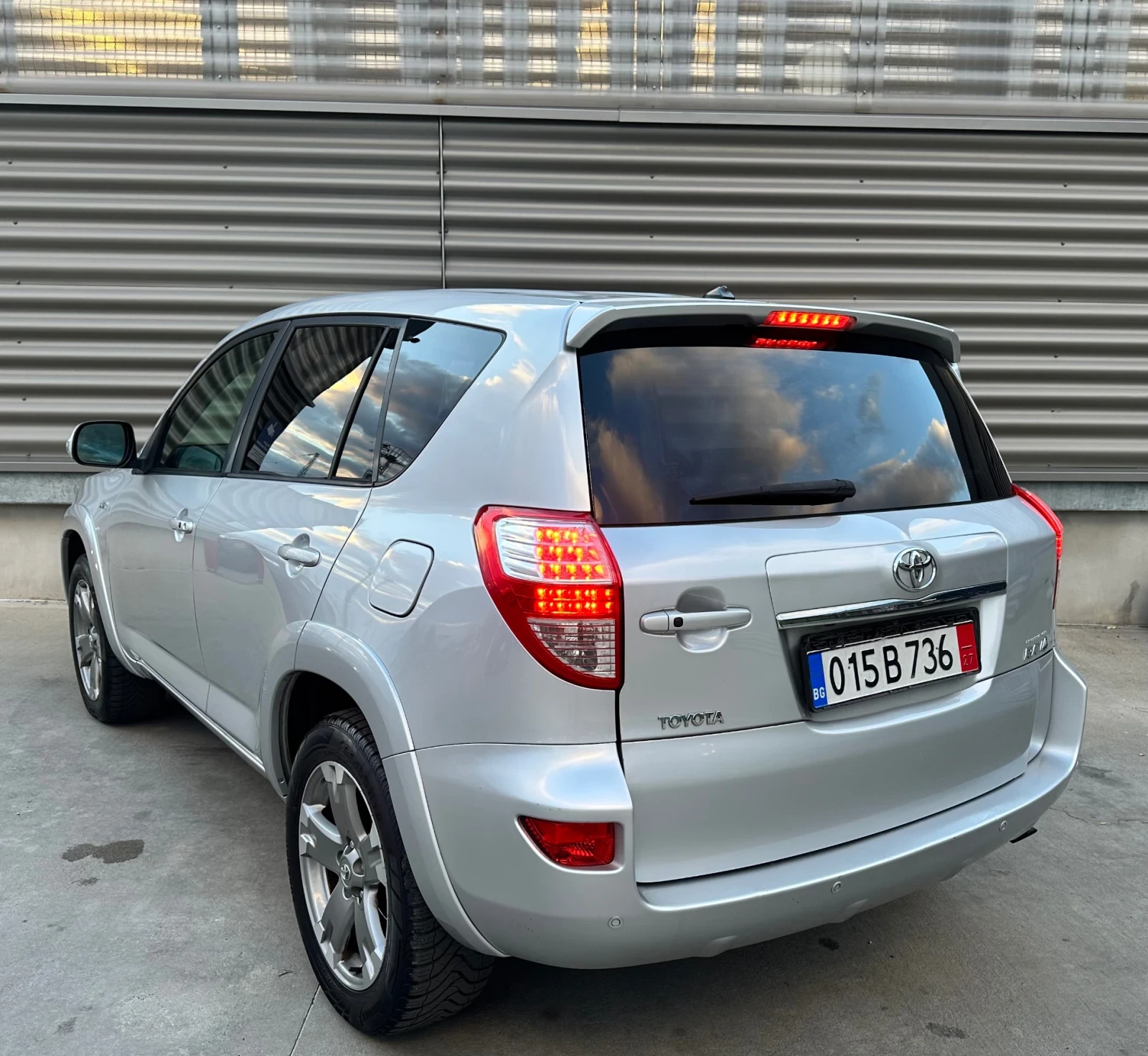 Toyota Rav4 2.2//4х4//Automatic, снимка 4 - Автомобили и джипове - 54296807