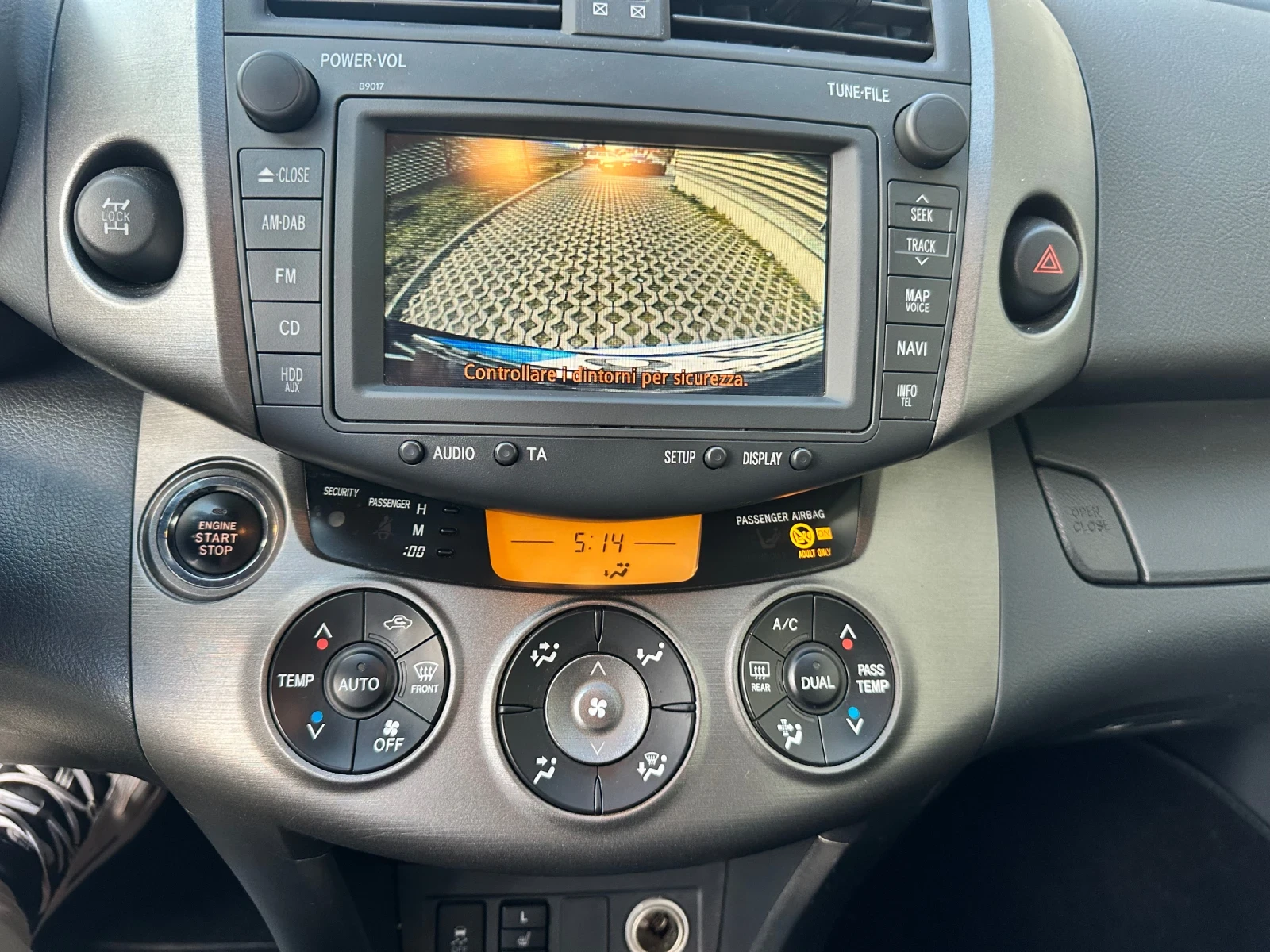 Toyota Rav4 2.2//4х4//Automatic, снимка 13 - Автомобили и джипове - 54296807