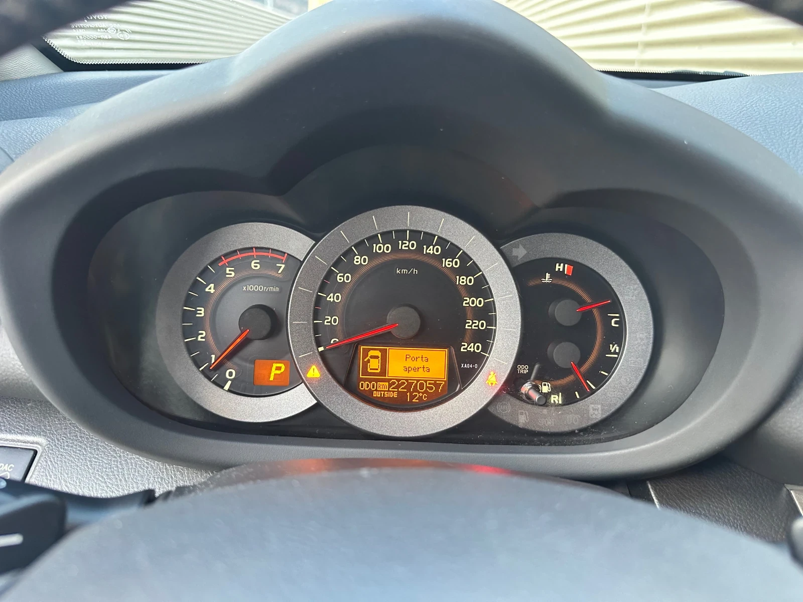 Toyota Rav4 2.2//4х4//Automatic, снимка 14 - Автомобили и джипове - 54296807