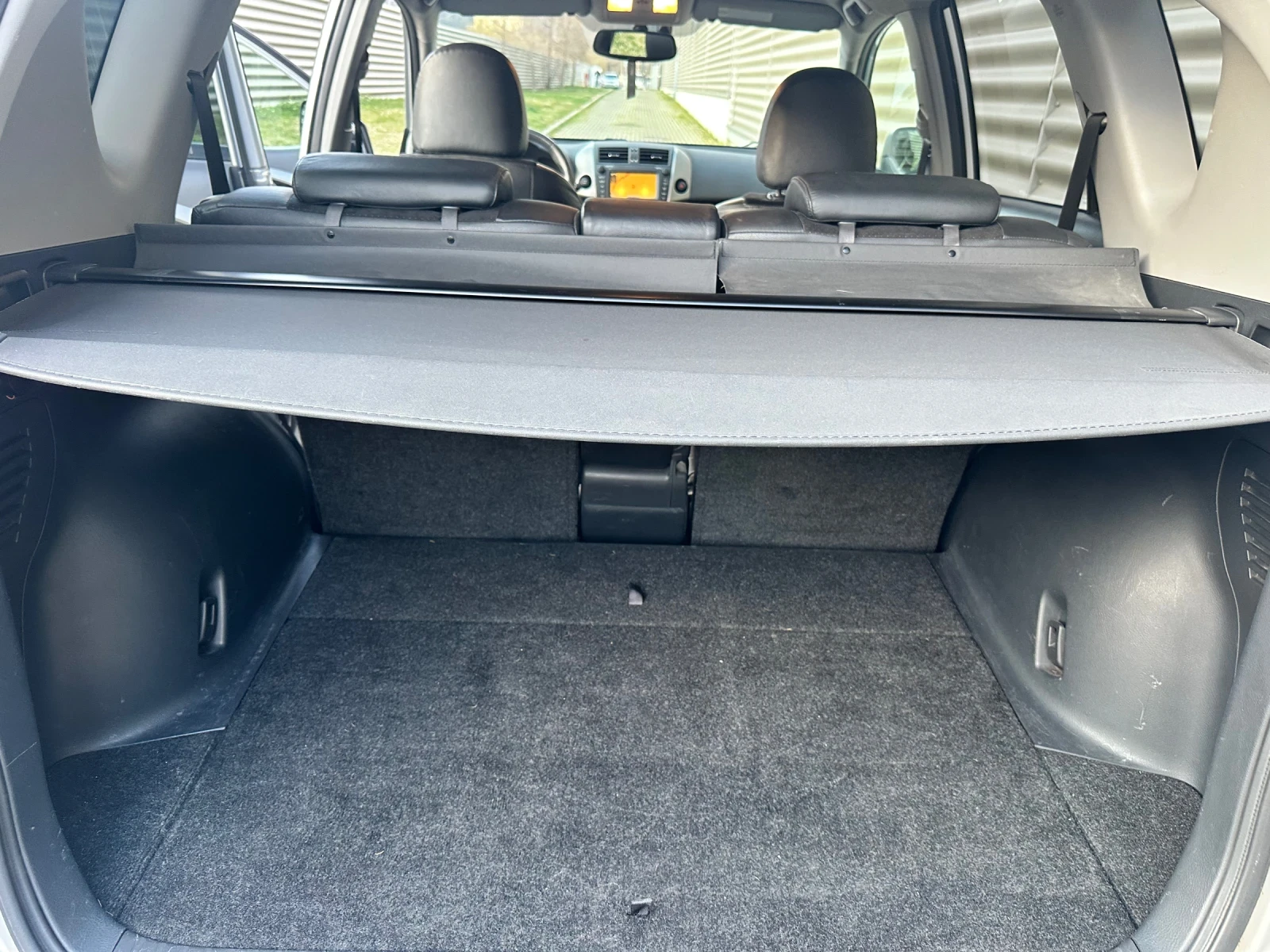 Toyota Rav4 2.2//4х4//Automatic, снимка 11 - Автомобили и джипове - 54296807