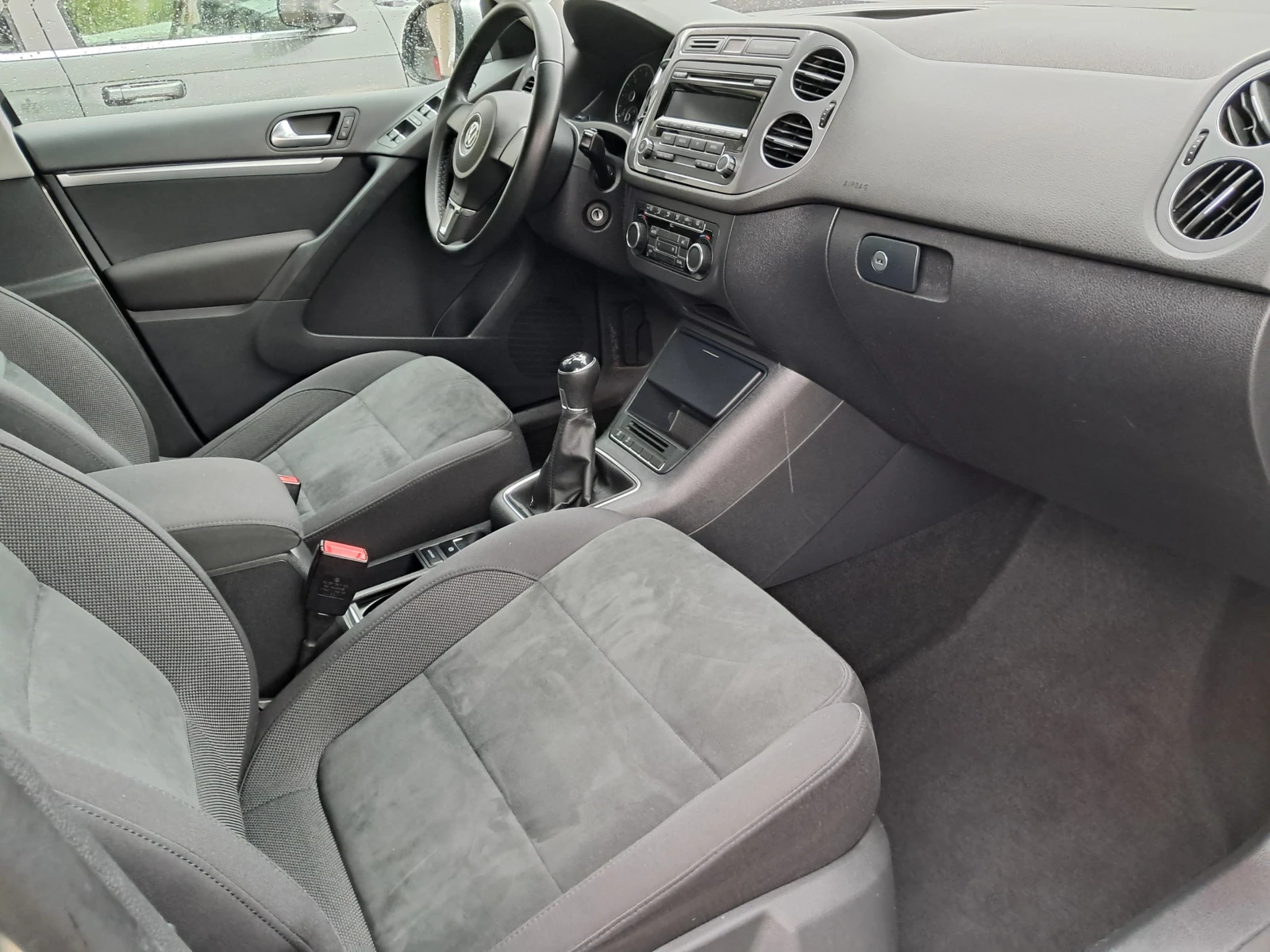 VW Tiguan, снимка 6 - Автомобили и джипове - 54755285
