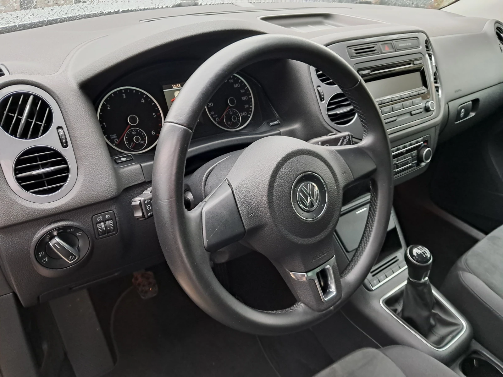 VW Tiguan, снимка 9 - Автомобили и джипове - 54755285