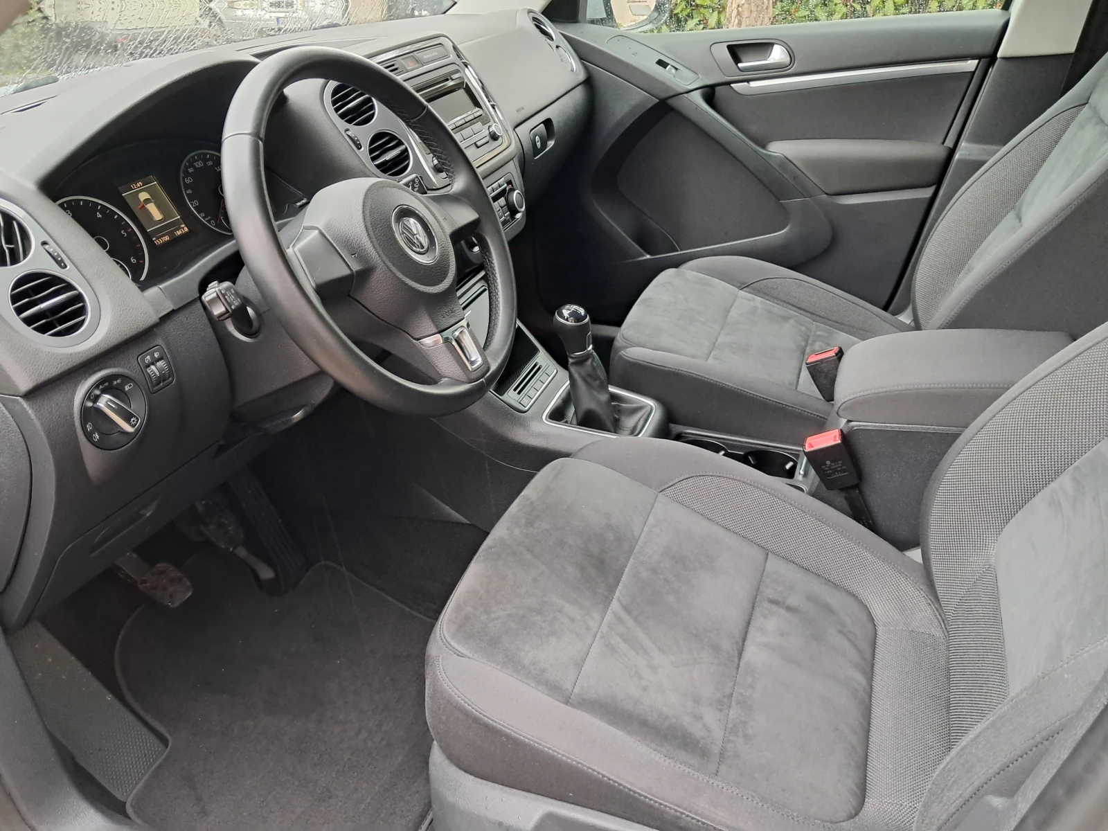 VW Tiguan, снимка 5 - Автомобили и джипове - 54755285