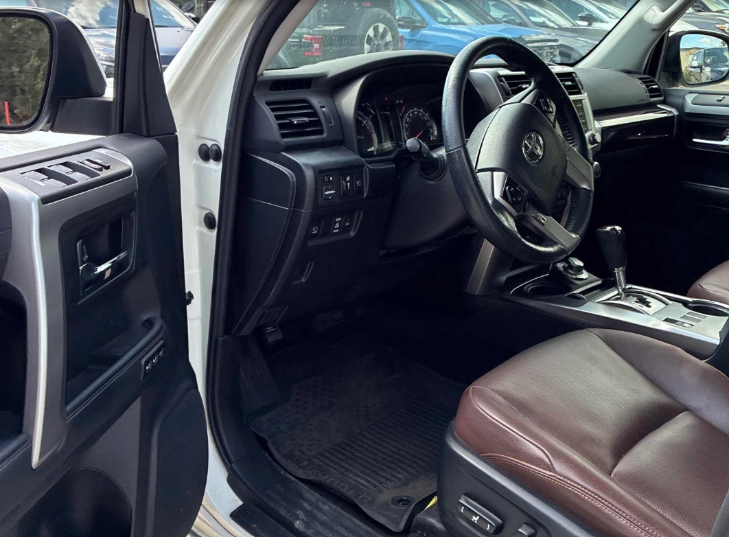 Toyota 4runner * LIMITED* Обдух* 360* Pano* 7 Местен* , снимка 7 - Автомобили и джипове - 55446655