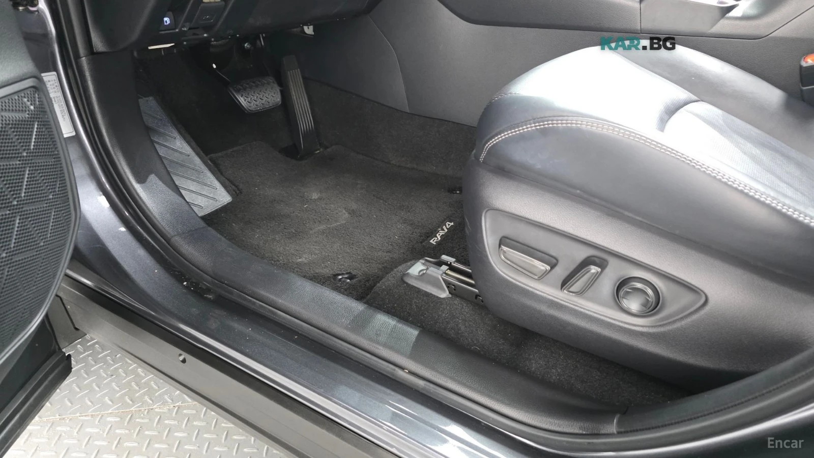 Toyota Rav4 2.5* ДИСТРОНИК* СЛЕД. НА ЛЕНТИ* ДВА КЛЮЧА* КАМЕРА*, снимка 12 - Автомобили и джипове - 55891315