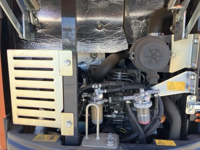 Багер Hitachi ZX20U-5A / ЧИСТО НОВ !!! НА 66 ЧАСА !!, снимка 7 - Индустриална техника - 53243819