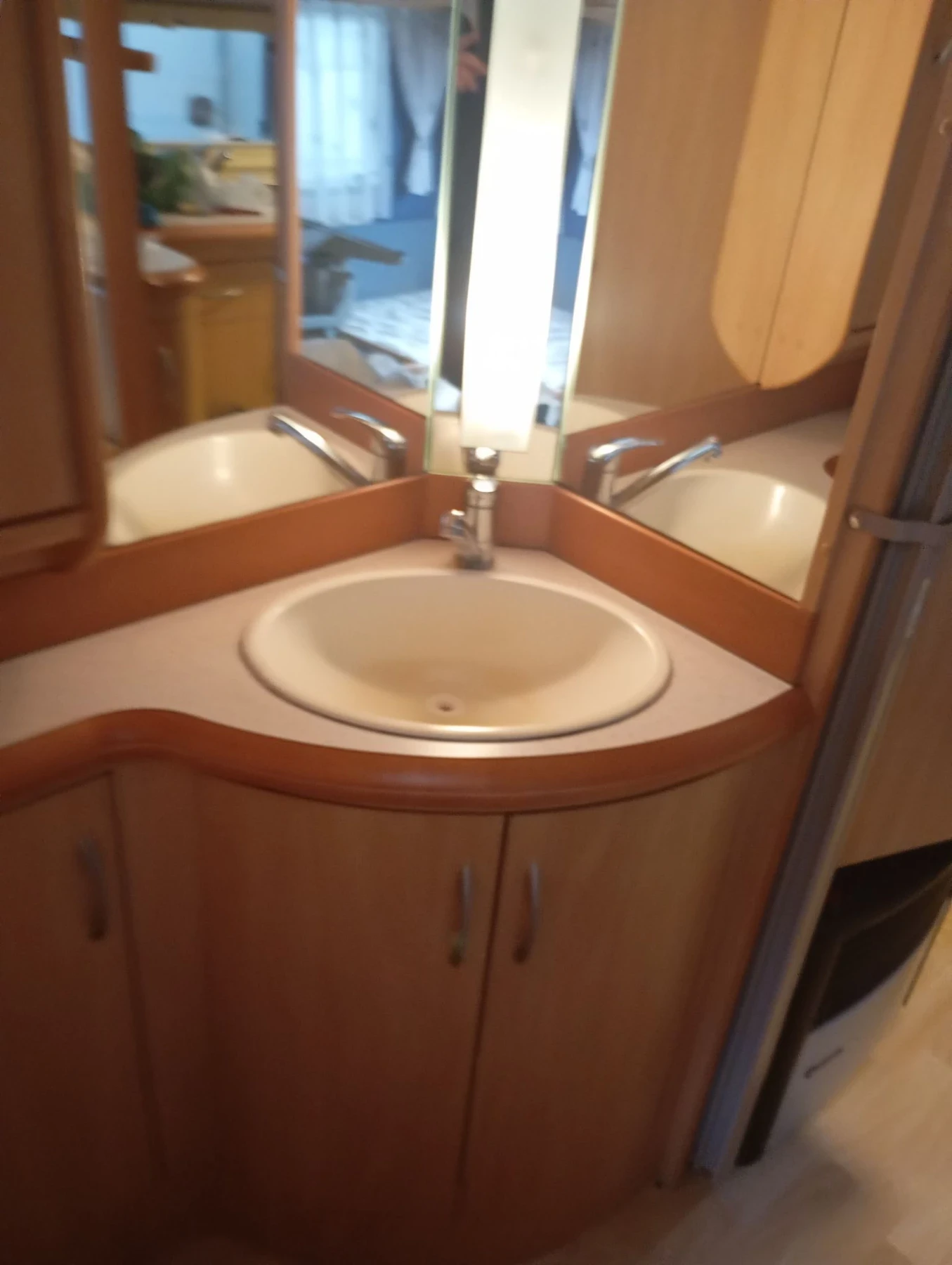 �������� Hobby De Luxe Easy 460 UFE | Mobile.bg � ����������� 7
