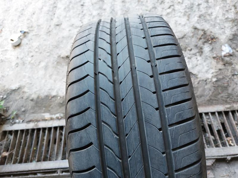 Гуми Летни 225/45R18, снимка 1 - Гуми и джанти - 37109951