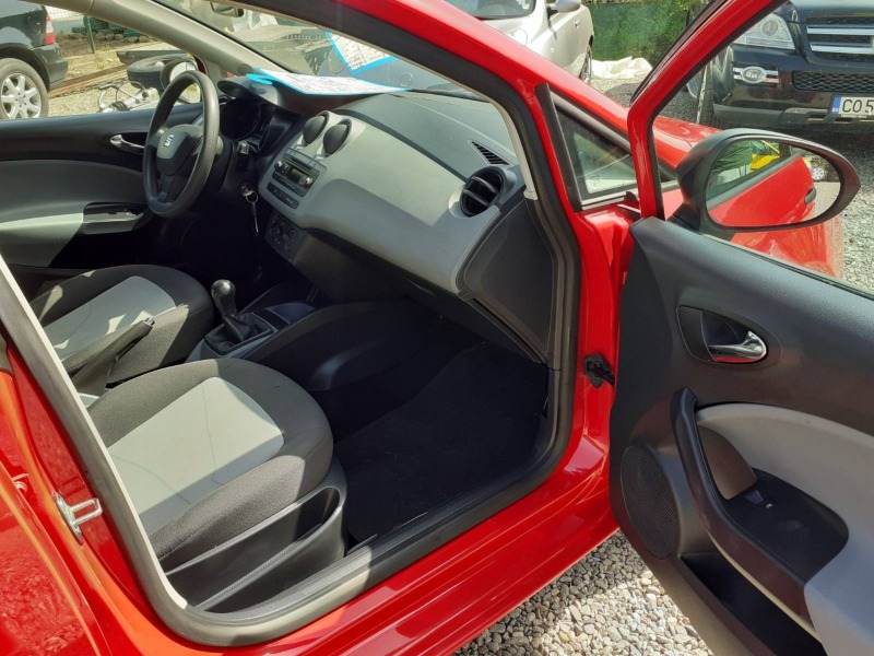 Seat Ibiza 1.2i 70k.c. klimatik , снимка 9 - Автомобили и джипове - 46321433