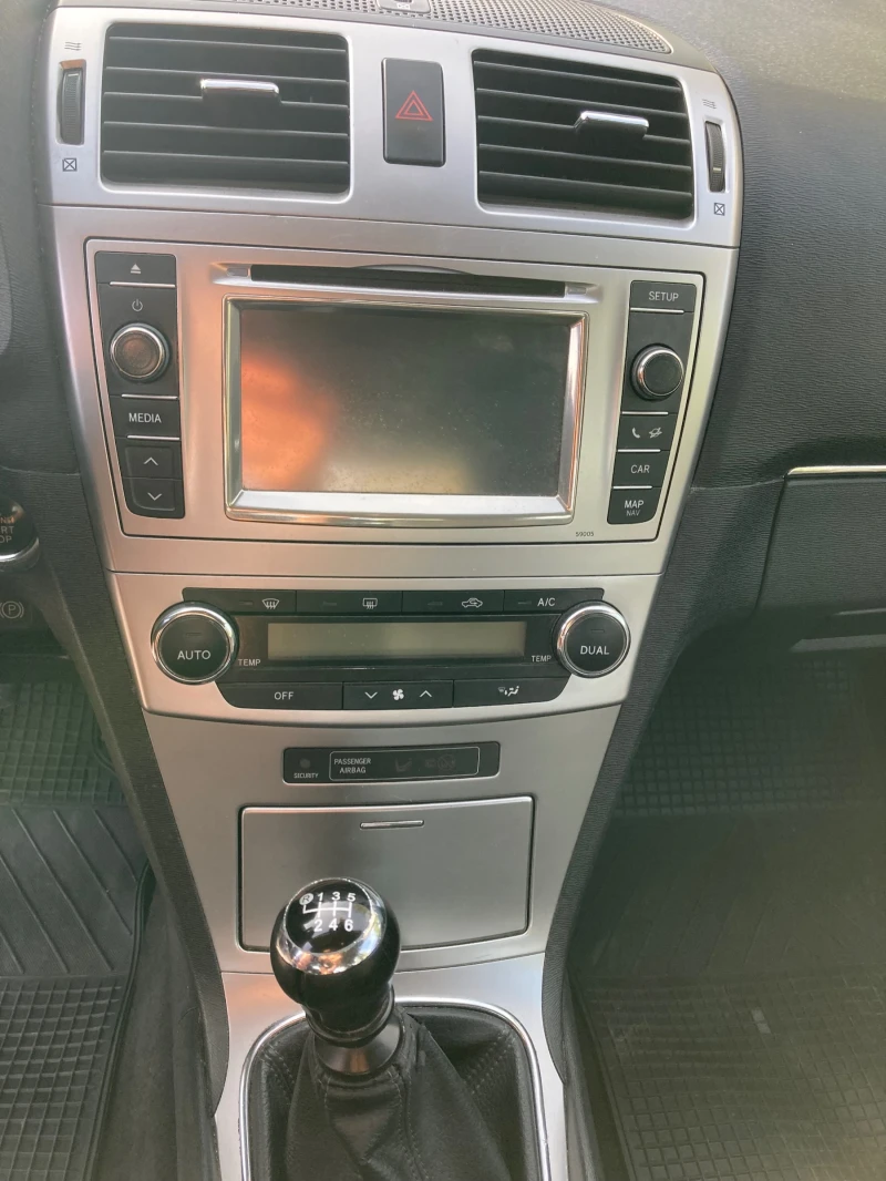 Toyota Avensis, снимка 11 - Автомобили и джипове - 52280727