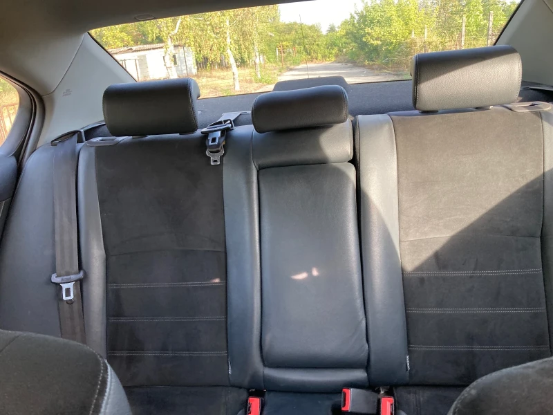 Toyota Avensis, снимка 14 - Автомобили и джипове - 52280727