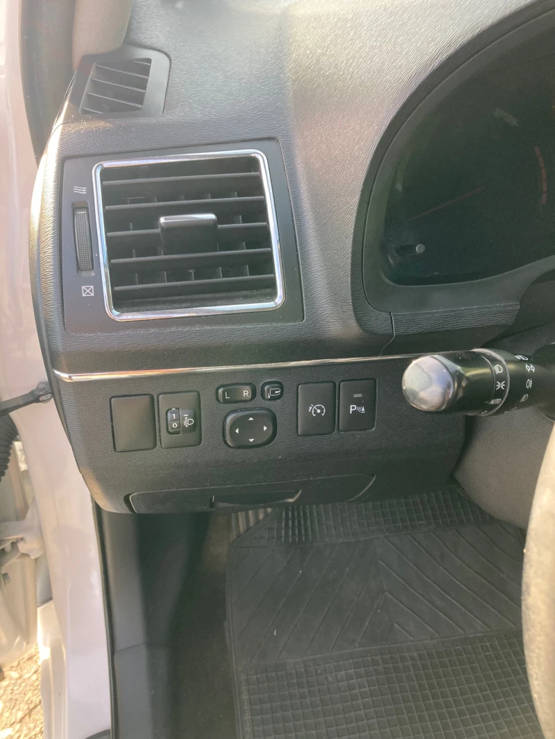 Toyota Avensis, снимка 10 - Автомобили и джипове - 52280727