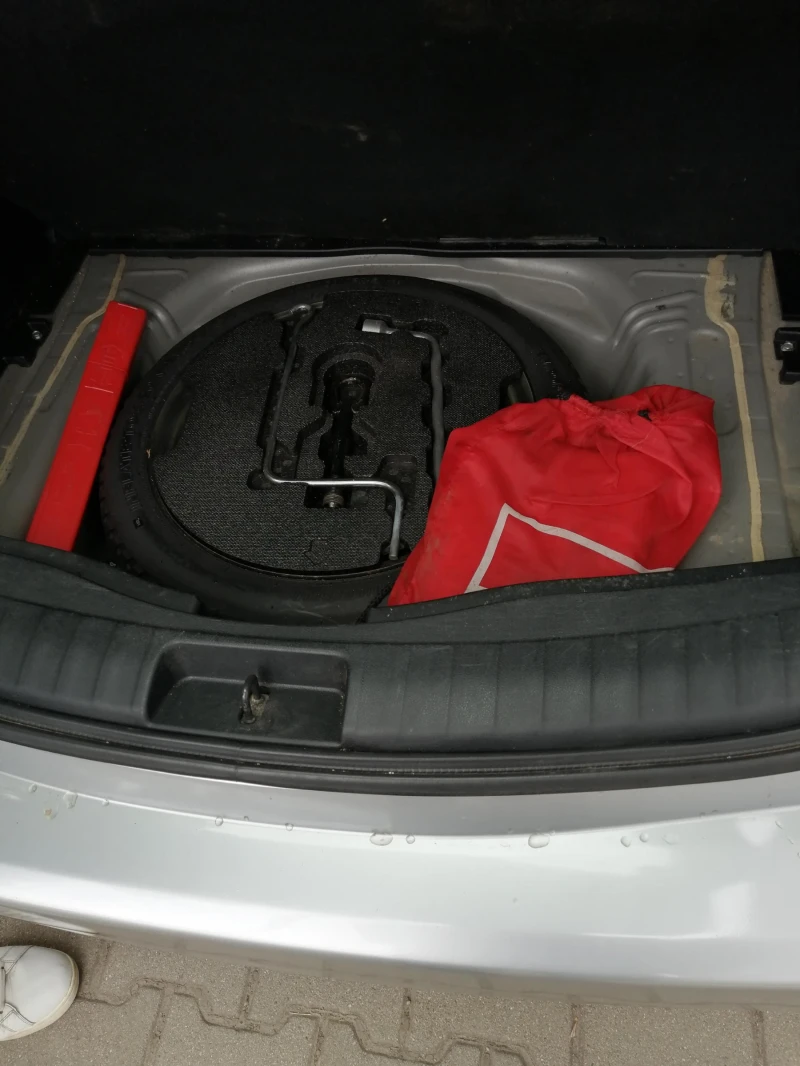 Toyota Verso S 1.3 VVTI, снимка 6 - Автомобили и джипове - 52367894