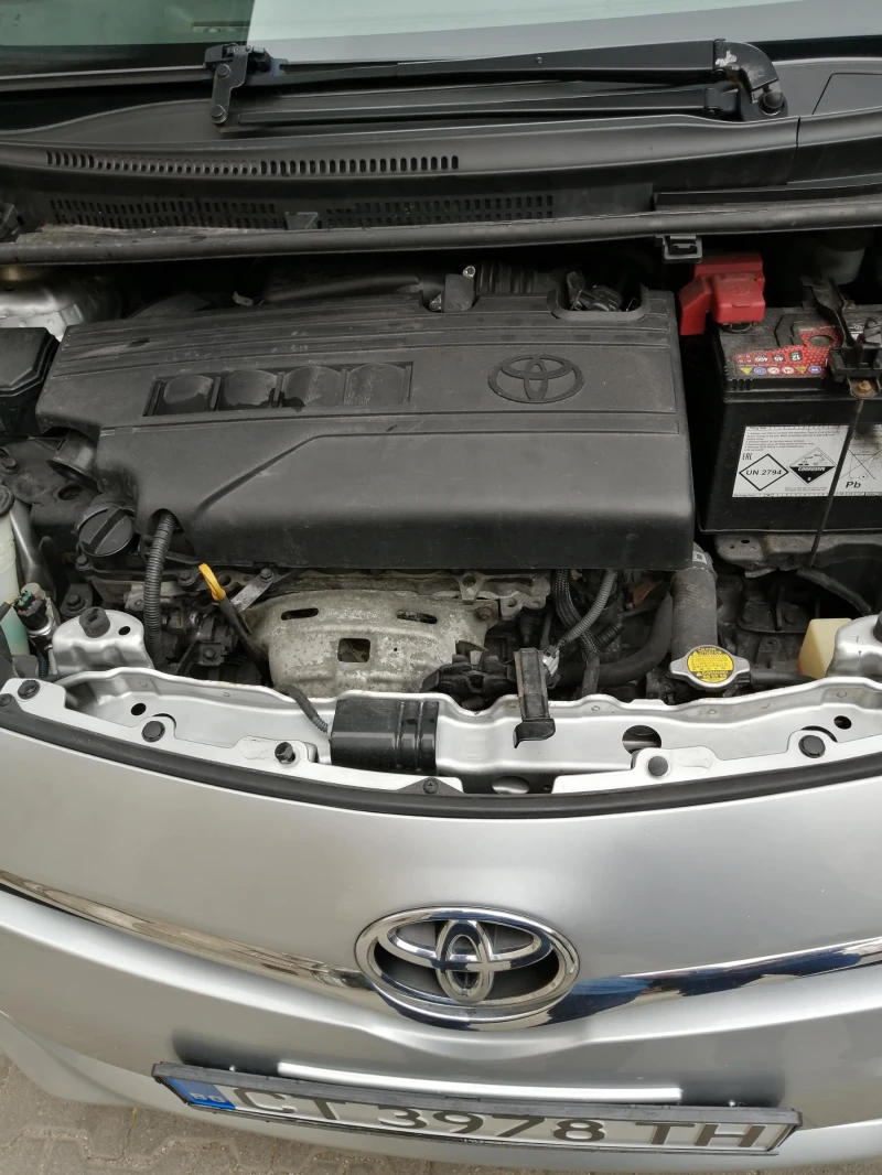 Toyota Verso S 1.3 VVTI, снимка 10 - Автомобили и джипове - 52367894