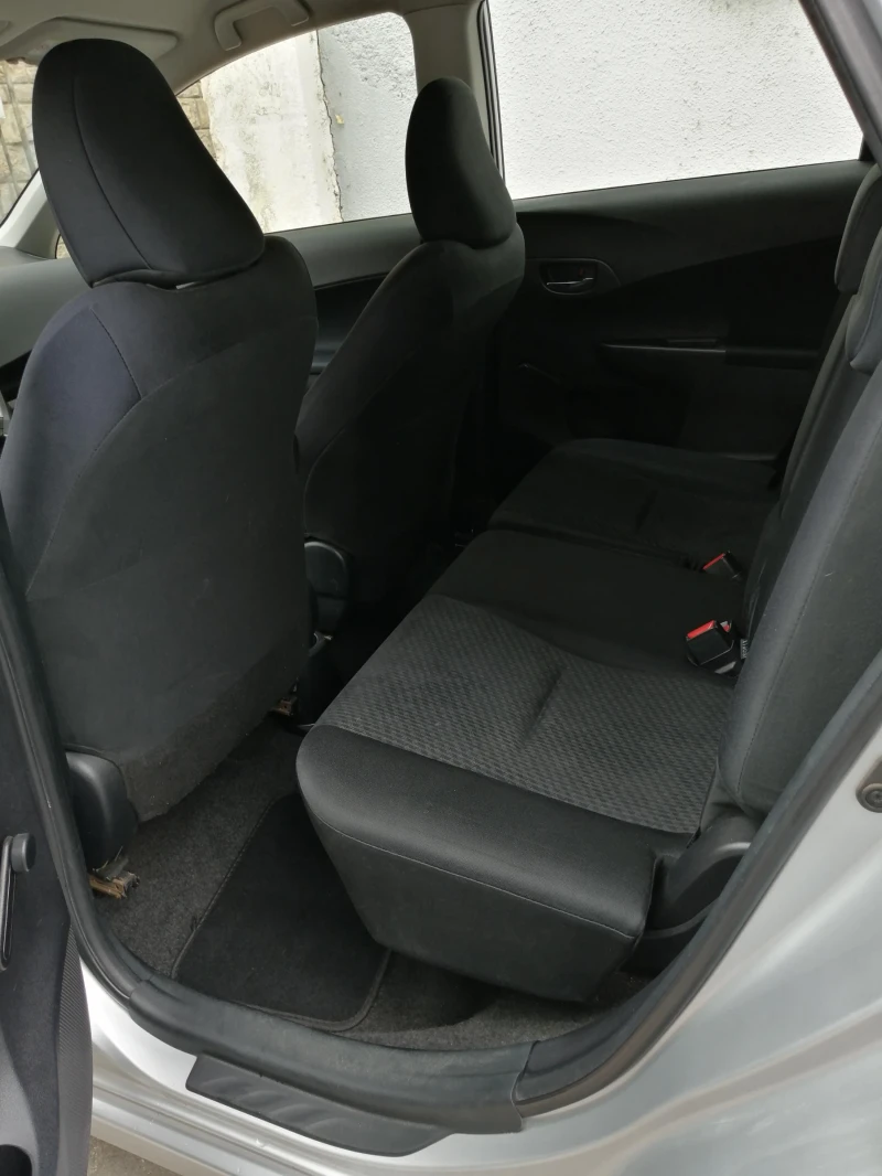 Toyota Verso S 1.3 VVTI, снимка 7 - Автомобили и джипове - 52367894