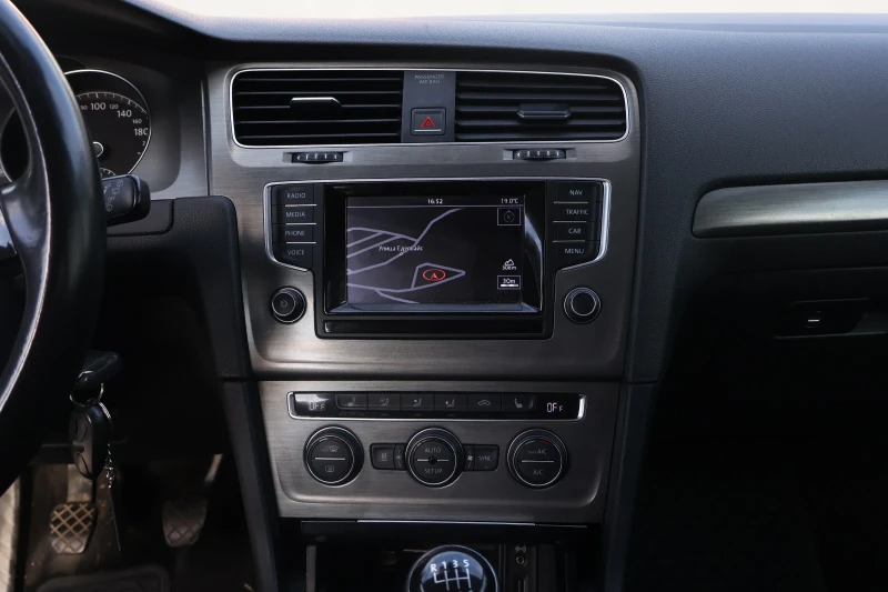 VW Golf 7 1.6TDI 4Motion Печка Асс круиз Масаж, снимка 11 - Автомобили и джипове - 52033587