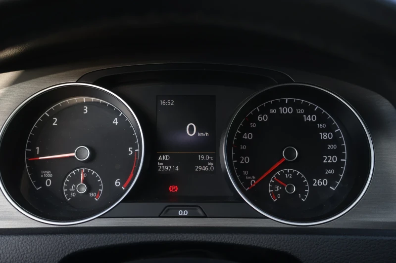 VW Golf 7 1.6TDI 4Motion Печка Асс круиз Масаж, снимка 13 - Автомобили и джипове - 52033587