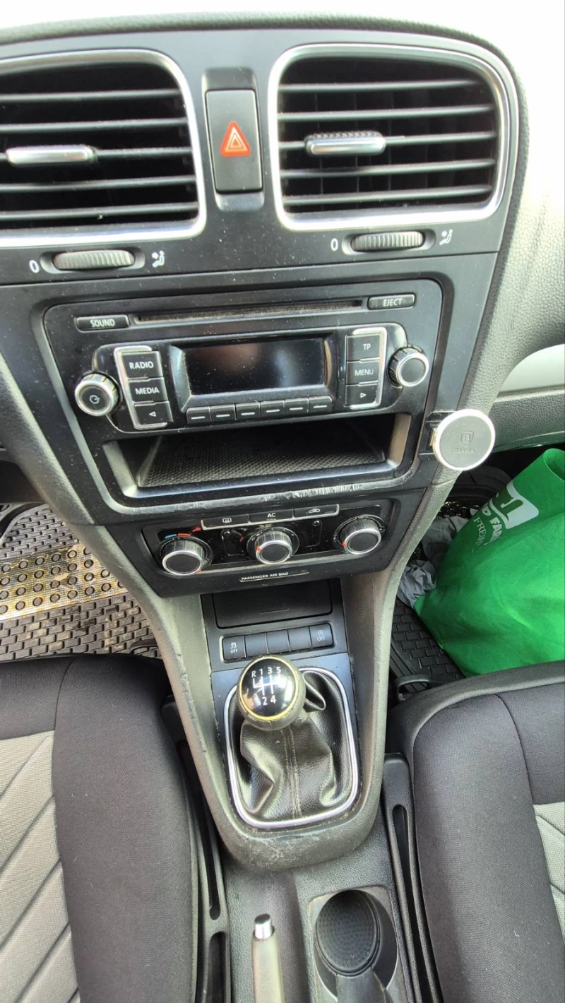 VW Golf 1.6 DIESEL, снимка 9 - Автомобили и джипове - 53190063