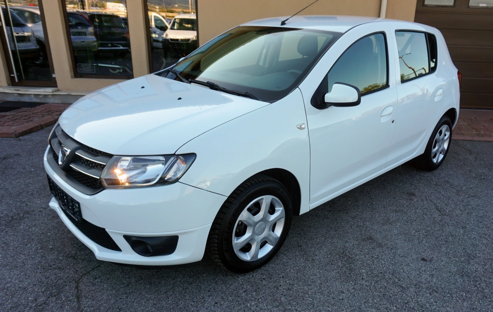 Dacia Sandero 1.5DCI LAUREATE FAMILY  - [1] 