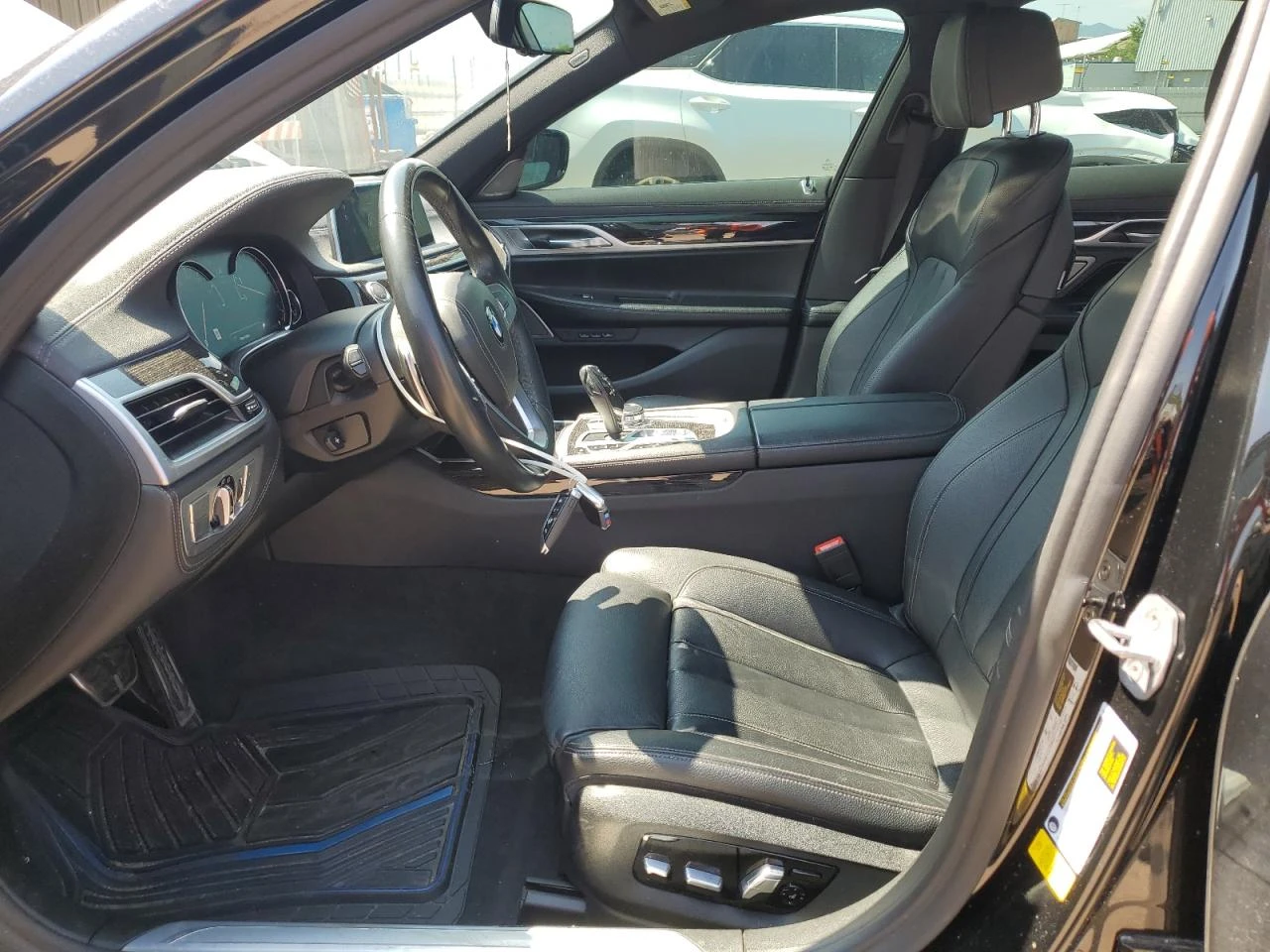 BMW 740 M* SPORT* ДИГИТАЛНО* ТАБЛО* ПОДГРЕВ* КАМЕРА* КЕЙЛЕ - изображение 9