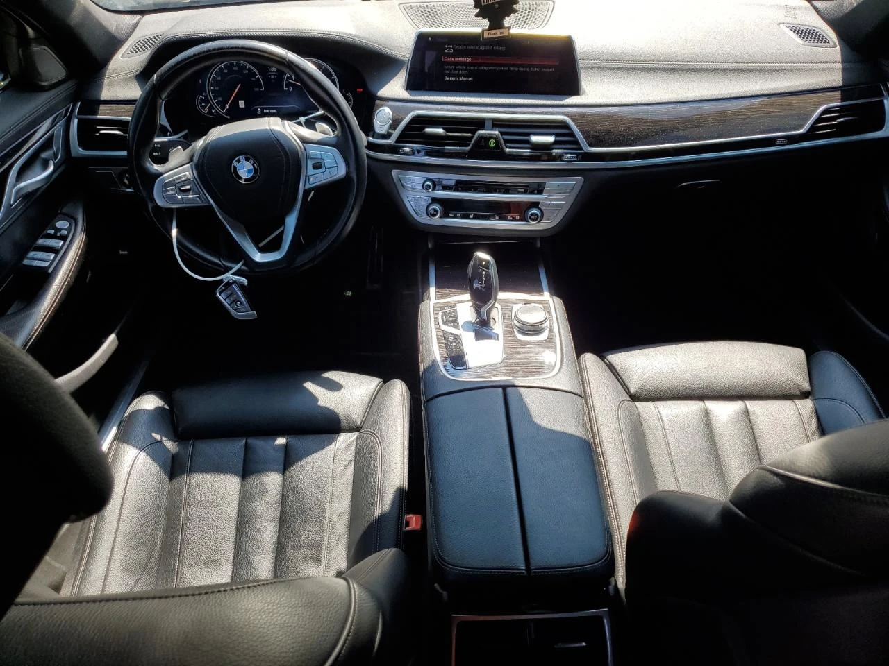 BMW 740 M* SPORT* ДИГИТАЛНО* ТАБЛО* ПОДГРЕВ* КАМЕРА* КЕЙЛЕ - изображение 7