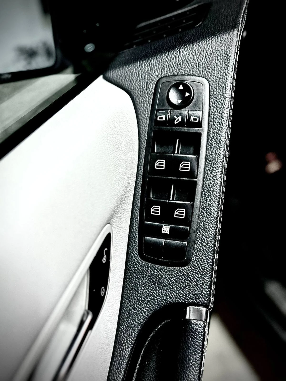 Mercedes-Benz R 350  - изображение 7