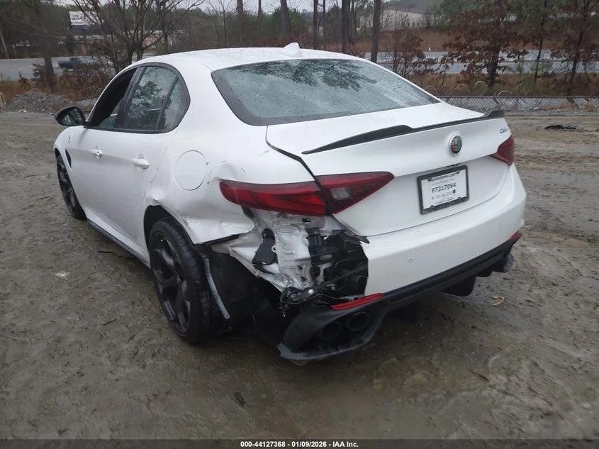 Alfa Romeo Giulia 2018 ALFA ROMEO GIULIA QUADRIFOGLIO RWD - изображение 7