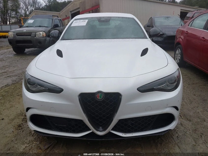 Alfa Romeo Giulia 2018 ALFA ROMEO GIULIA QUADRIFOGLIO RWD - изображение 2