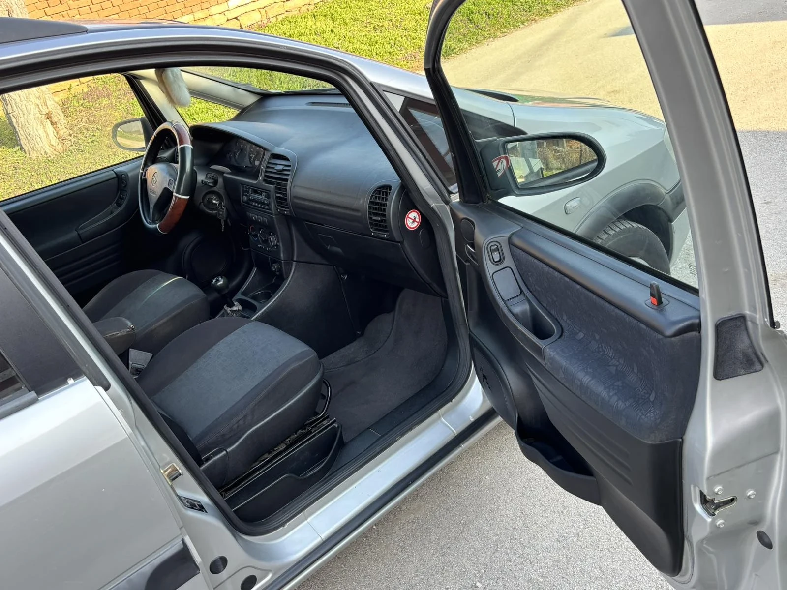 Opel Zafira 1.8 газов инж , снимка 6 - Автомобили и джипове - 53864066