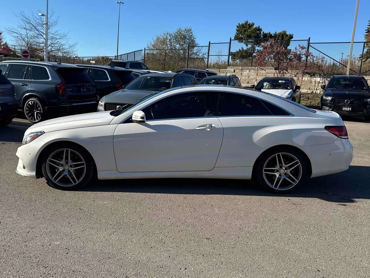 Mercedes-Benz E 400 CARFAX/ПАНОРАМА/ПОДГРЕВИ/360 CAM, снимка 3 - Автомобили и джипове - 53955752