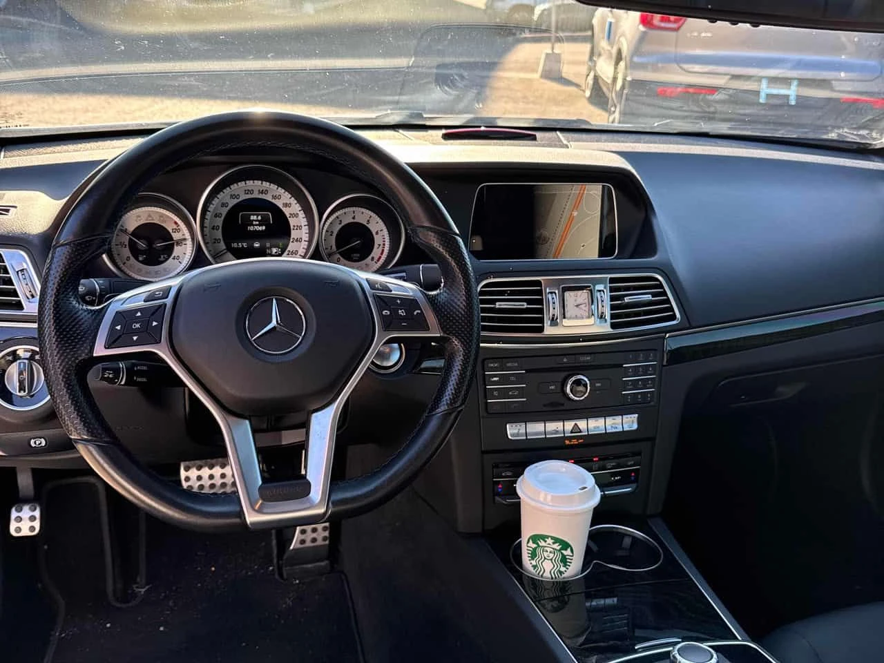 Mercedes-Benz E 400 CARFAX/ПАНОРАМА/ПОДГРЕВИ/360 CAM, снимка 9 - Автомобили и джипове - 53955752