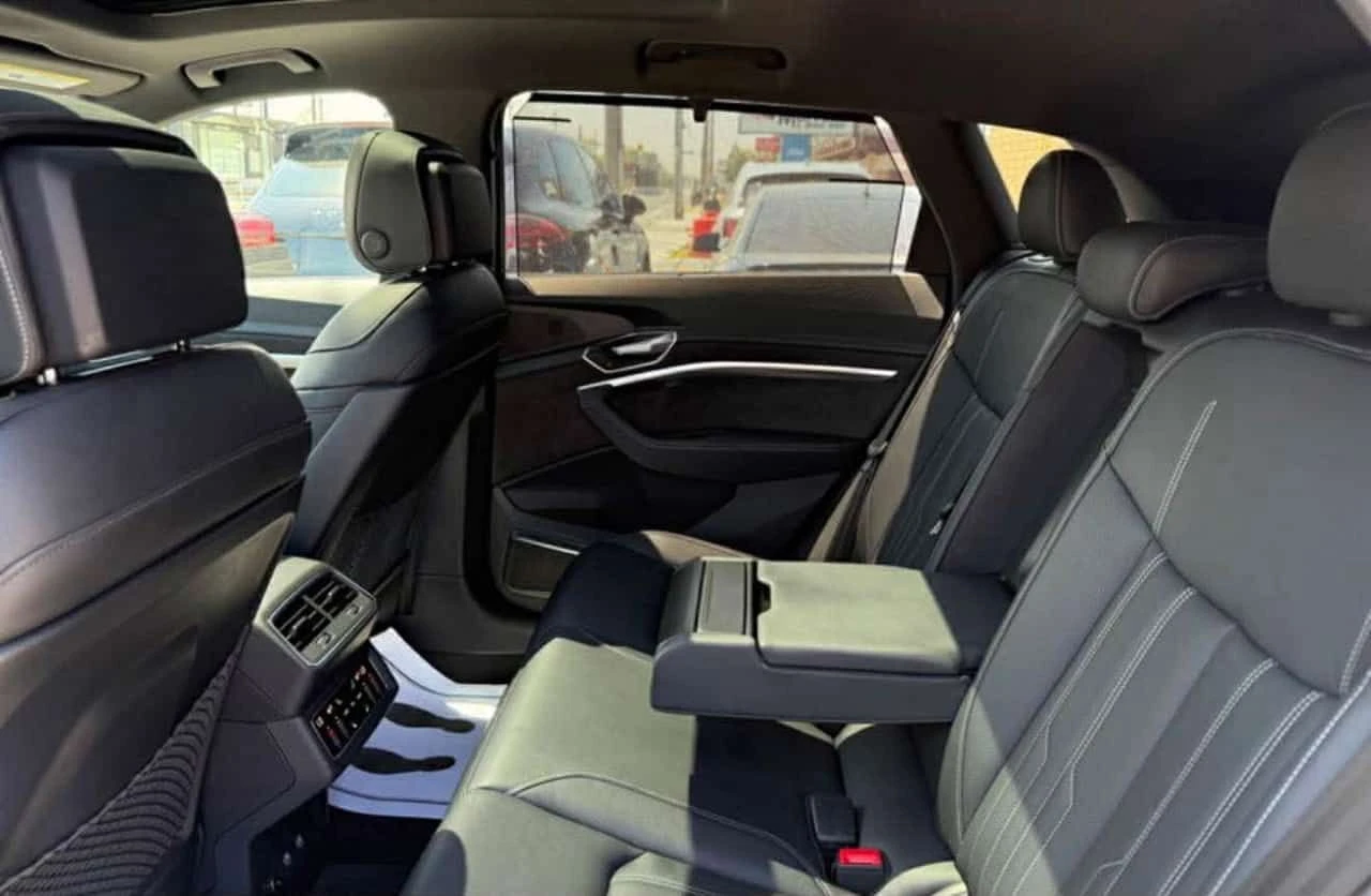 Audi E-Tron * Technik * PANO * 360 * ОБДУХВАНЕ * ПАМЕТ, снимка 7 - Автомобили и джипове - 54117096