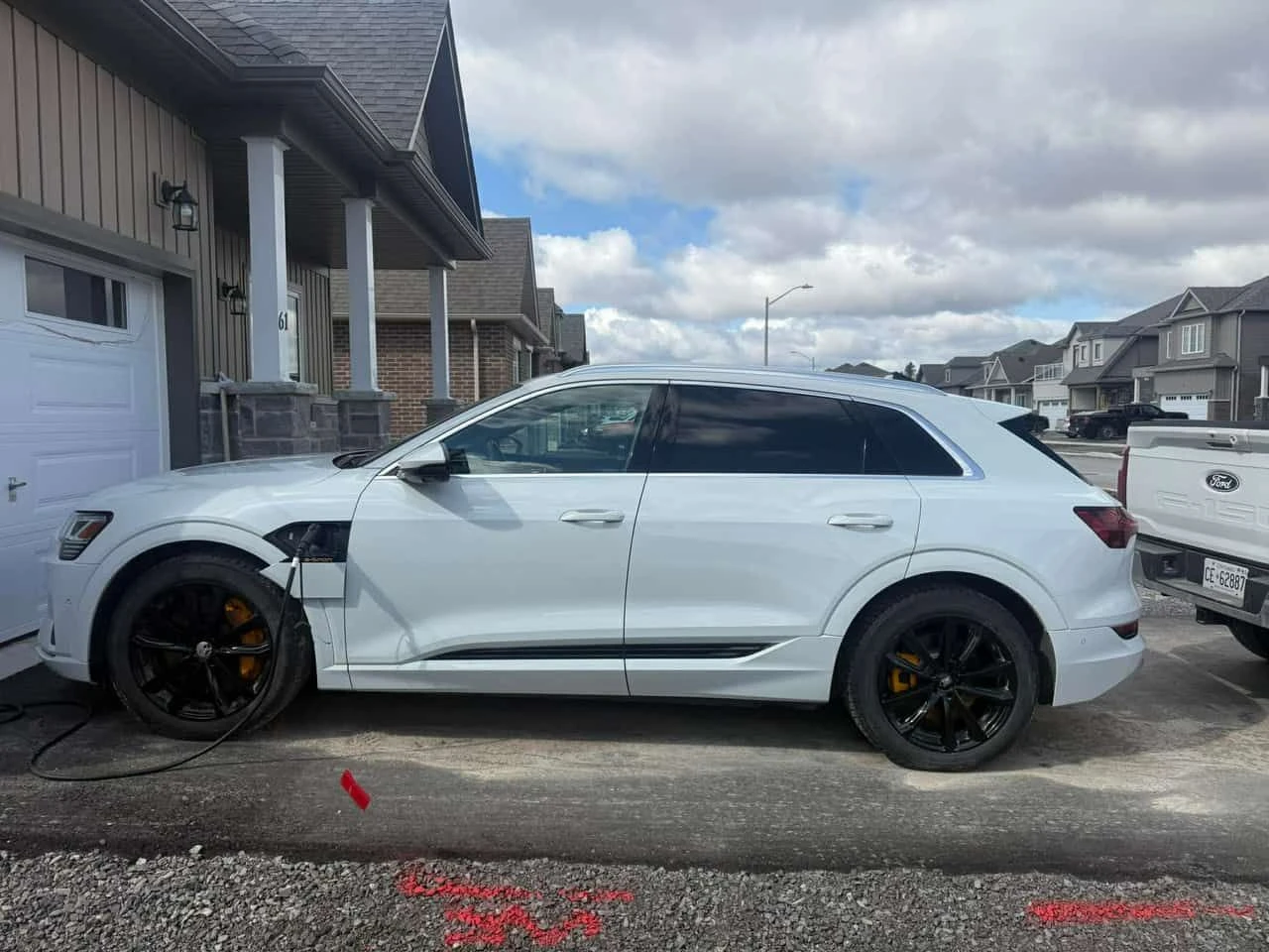 Audi E-Tron * Technik * PANO * 360 * ОБДУХВАНЕ * ПАМЕТ, снимка 3 - Автомобили и джипове - 54117096