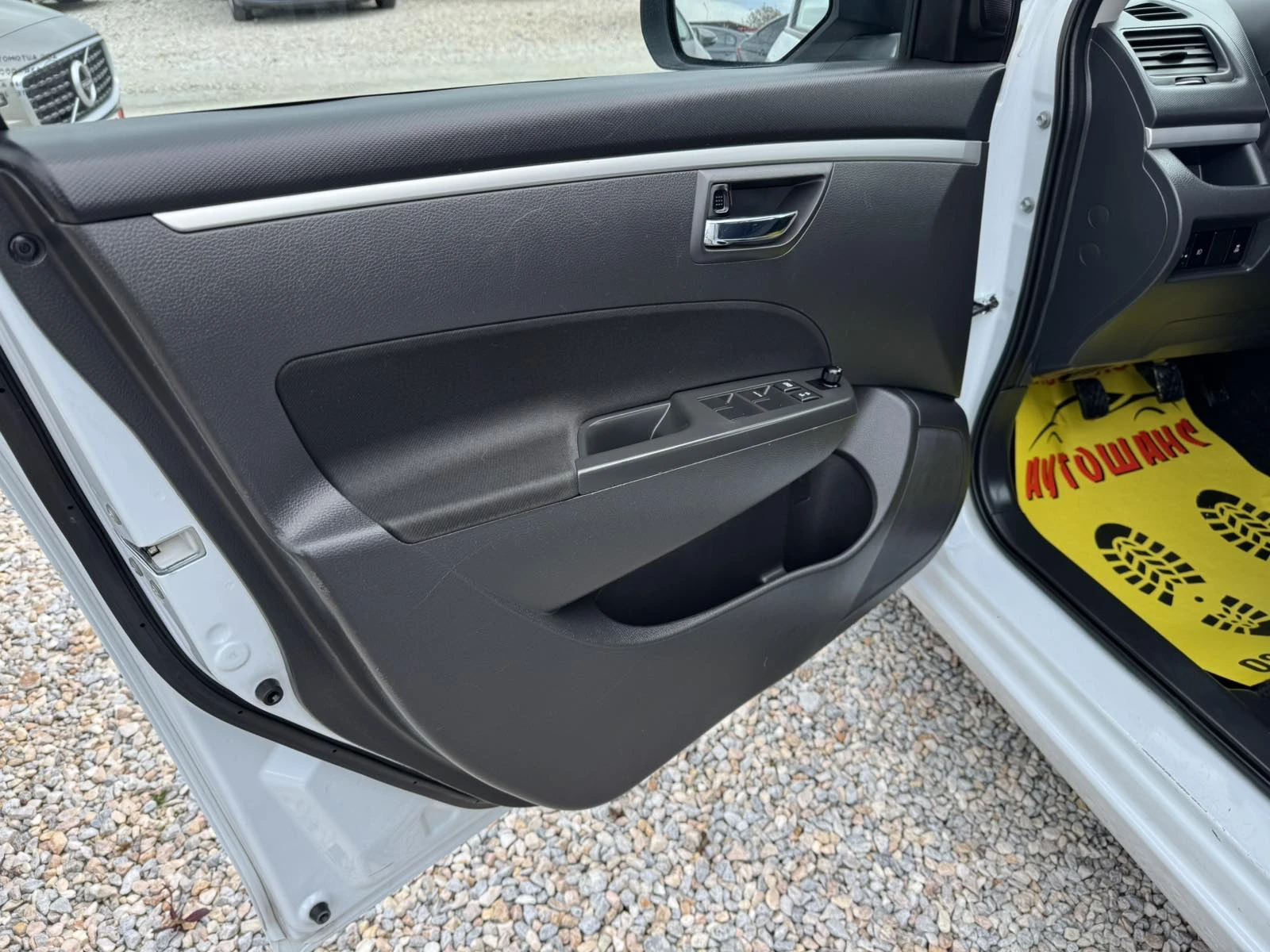 Suzuki Swift 1.2vvt GL Style, снимка 11 - Автомобили и джипове - 54389520