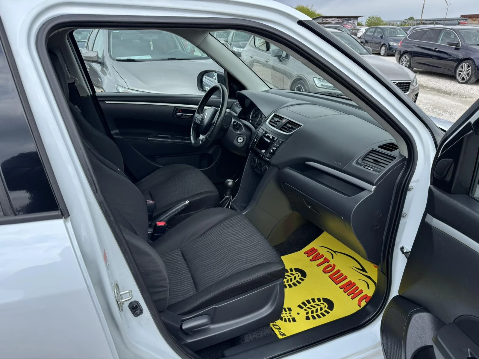 Suzuki Swift 1.2vvt GL Style, снимка 14 - Автомобили и джипове - 54389520