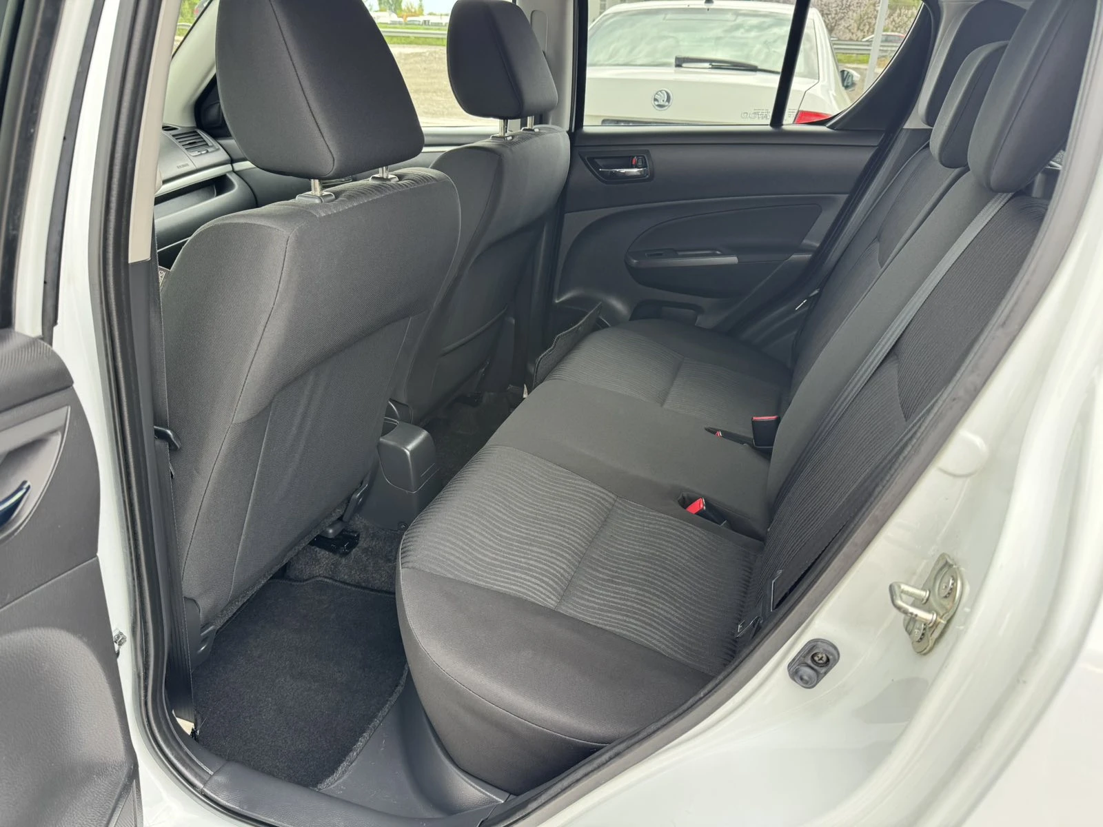 Suzuki Swift 1.2vvt GL Style, снимка 8 - Автомобили и джипове - 54389520