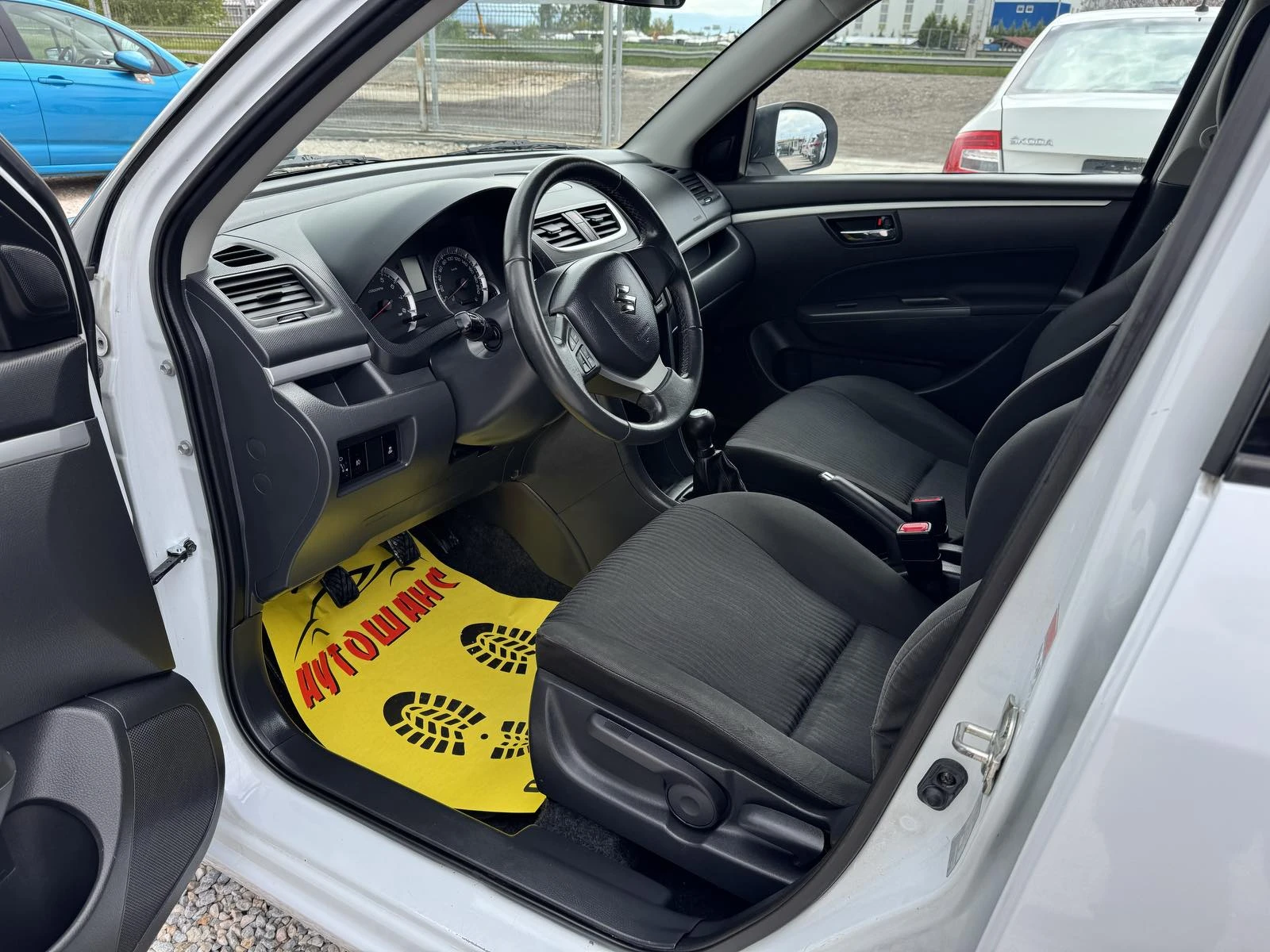 Suzuki Swift 1.2vvt GL Style, снимка 12 - Автомобили и джипове - 54389520