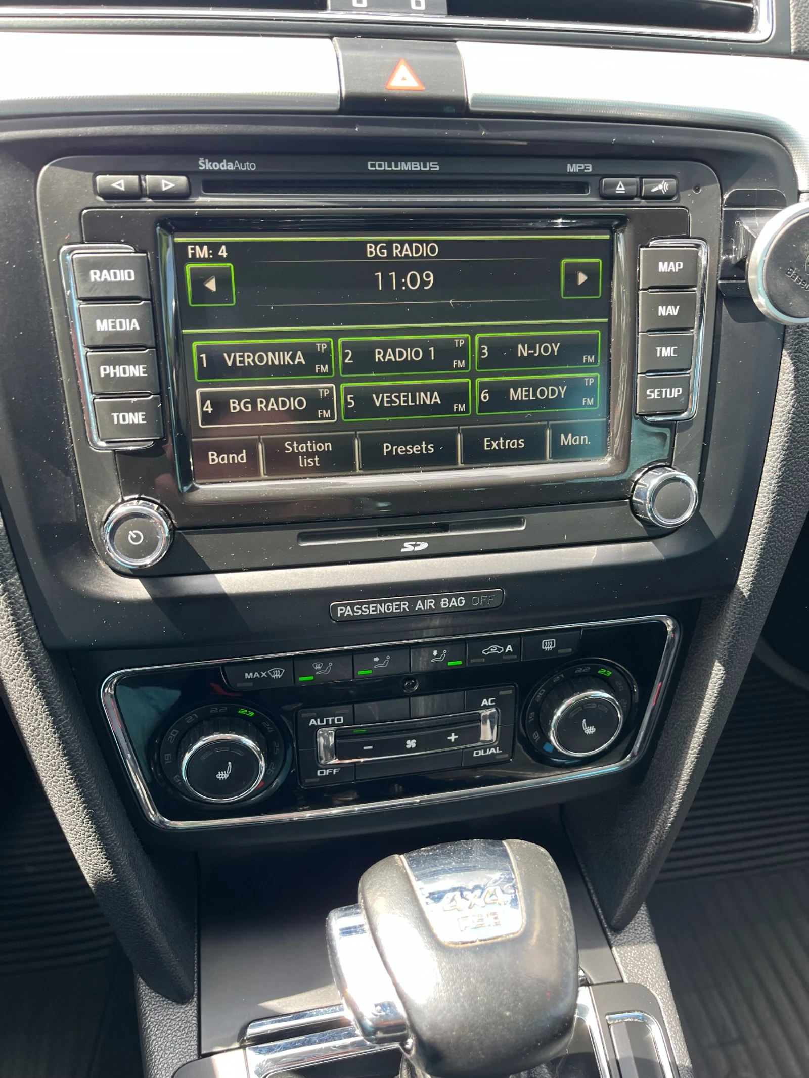 Skoda Superb 2.0 DSG/4x4 , снимка 11 - Автомобили и джипове - 54746752
