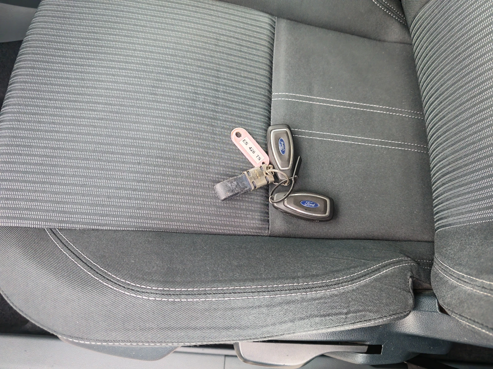 Ford C-max 1.6 DIZEL 116 KN NAVI, снимка 17 - Автомобили и джипове - 54751357