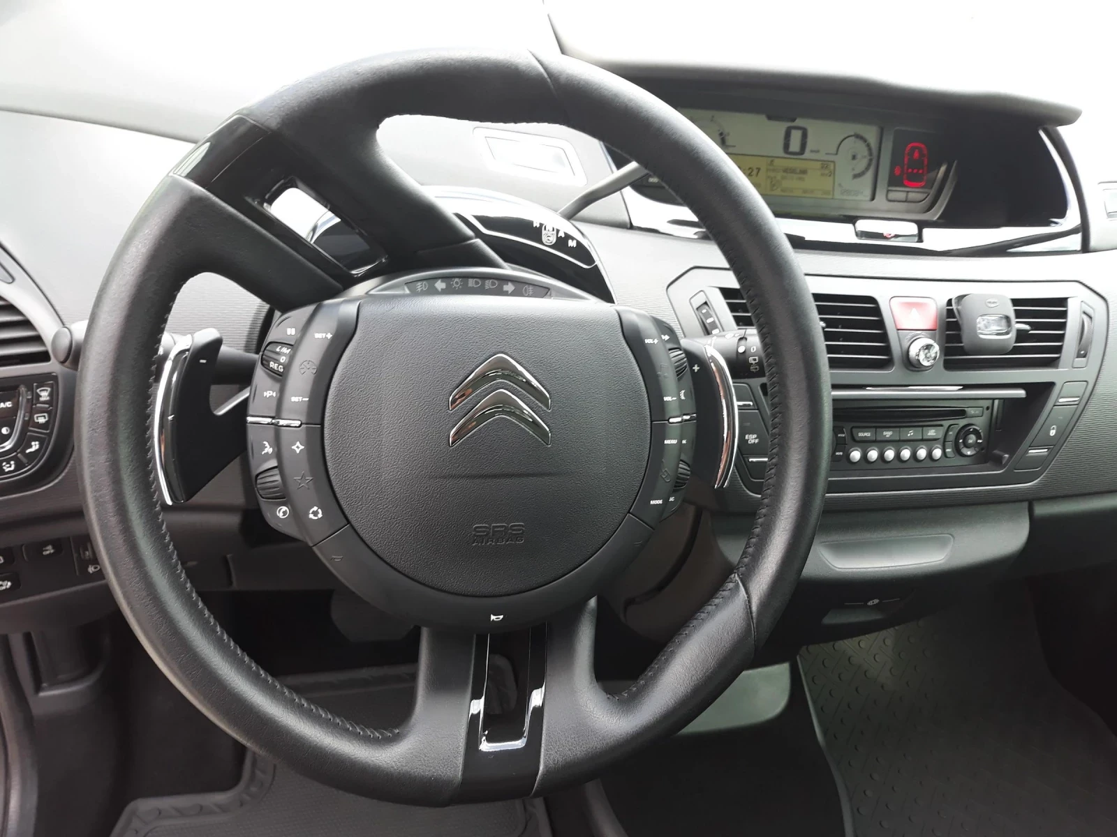 Citroen Grand C4 Picasso, снимка 9 - Автомобили и джипове - 54970139
